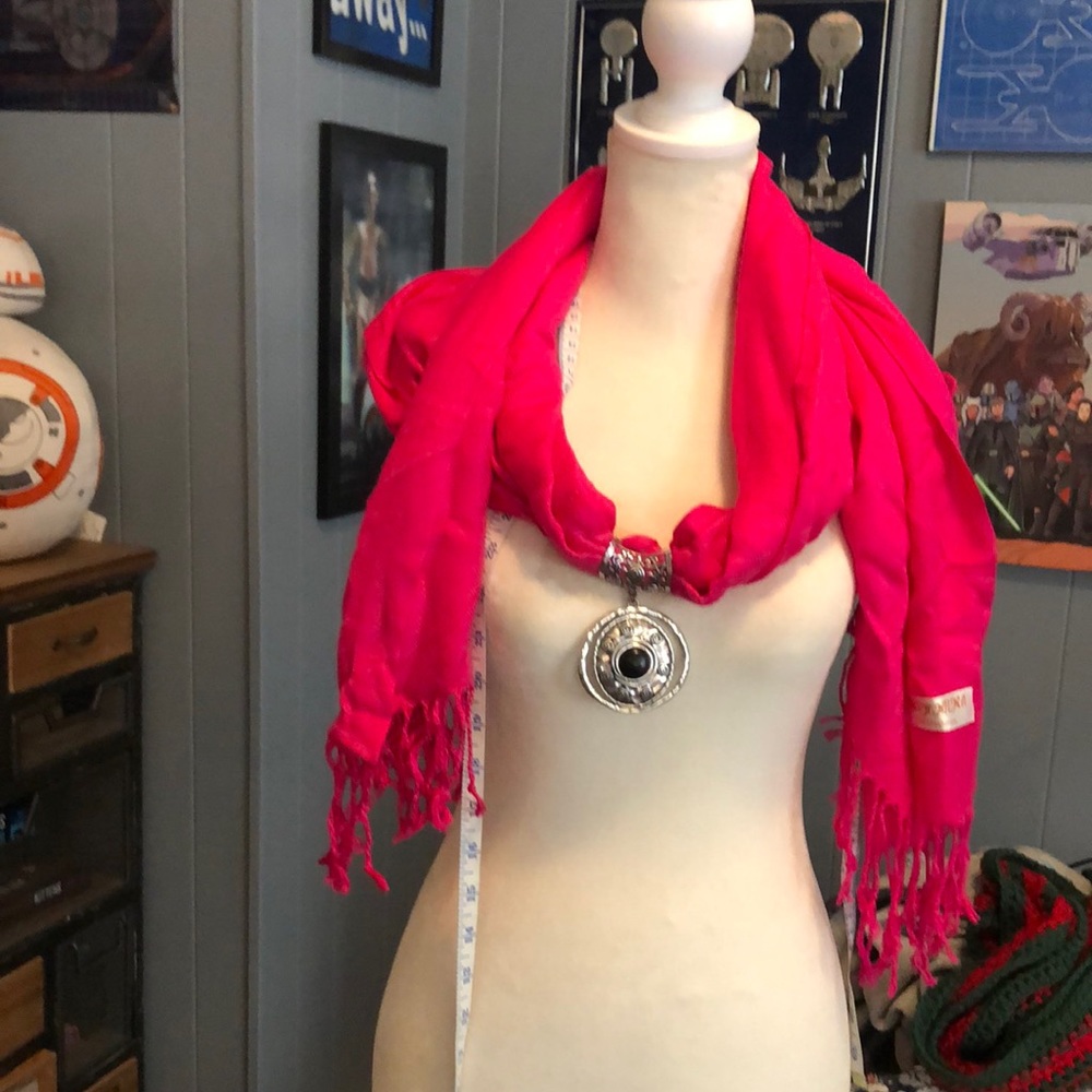Pasmixa pink scarf.